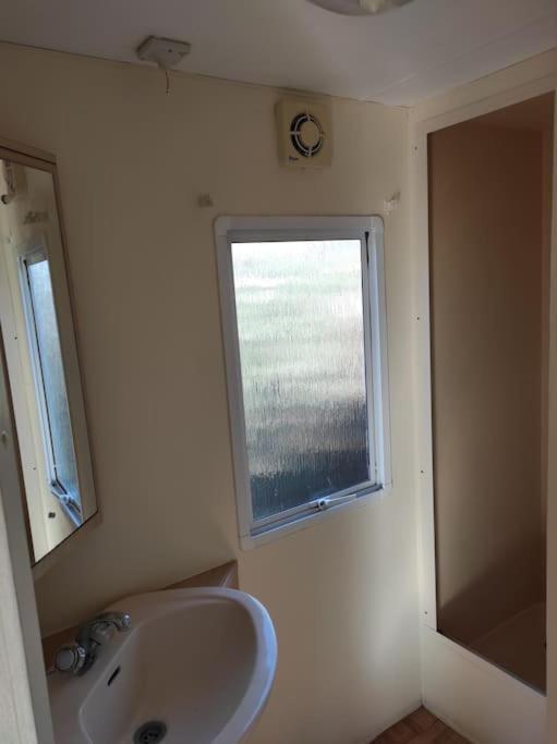 Mobil-Home Dans Un Beau Cadre A 15 Km Des Plages. Lunel  Zewnętrze zdjęcie