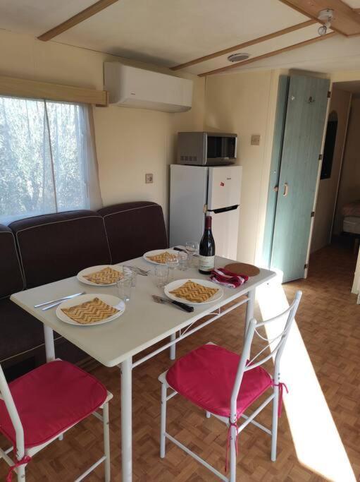 Mobil-Home Dans Un Beau Cadre A 15 Km Des Plages. Lunel  Zewnętrze zdjęcie